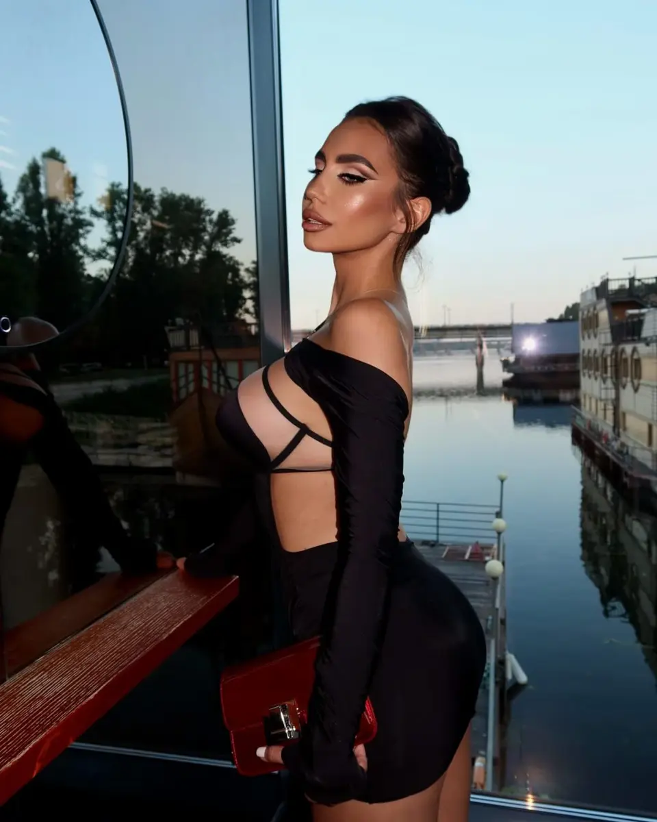 Alma escort in Dubai