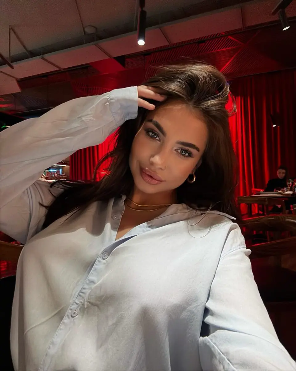 Alma escort in Dubai