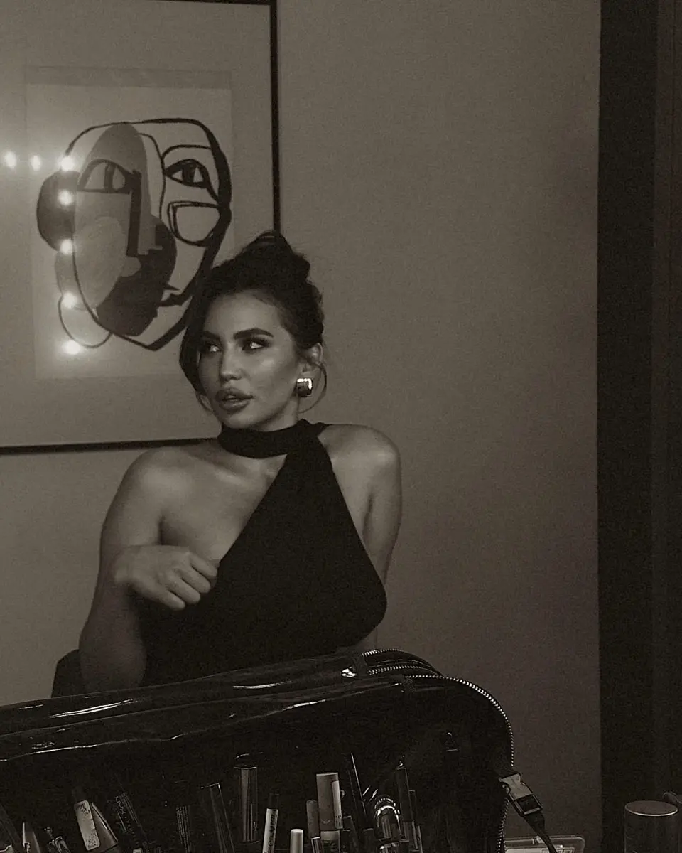 Alma escort in Dubai