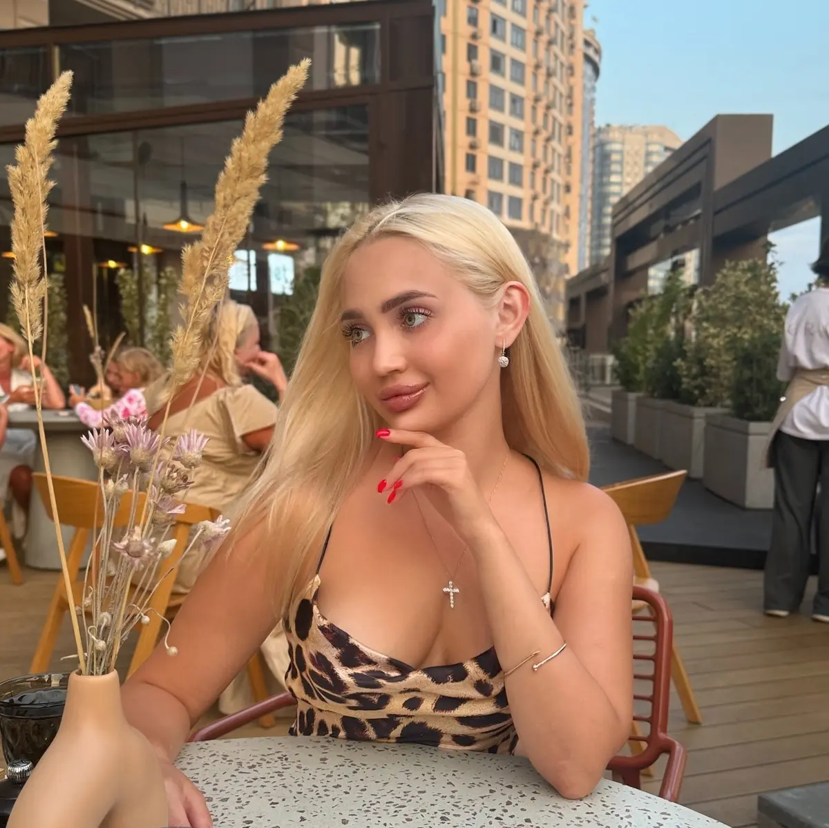 Avi escort in Dubai
