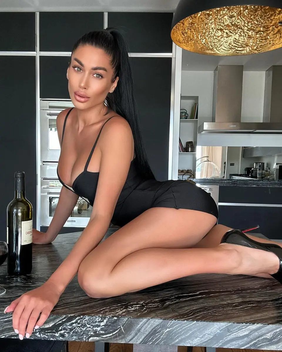 Christina escort in Dubai