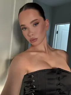 Delia escort in Dubai