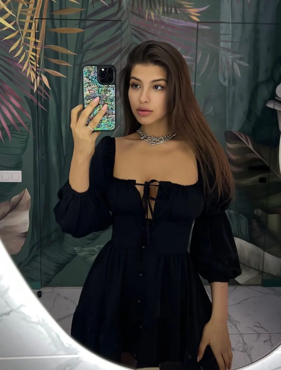 Evelyn escort in Dubai