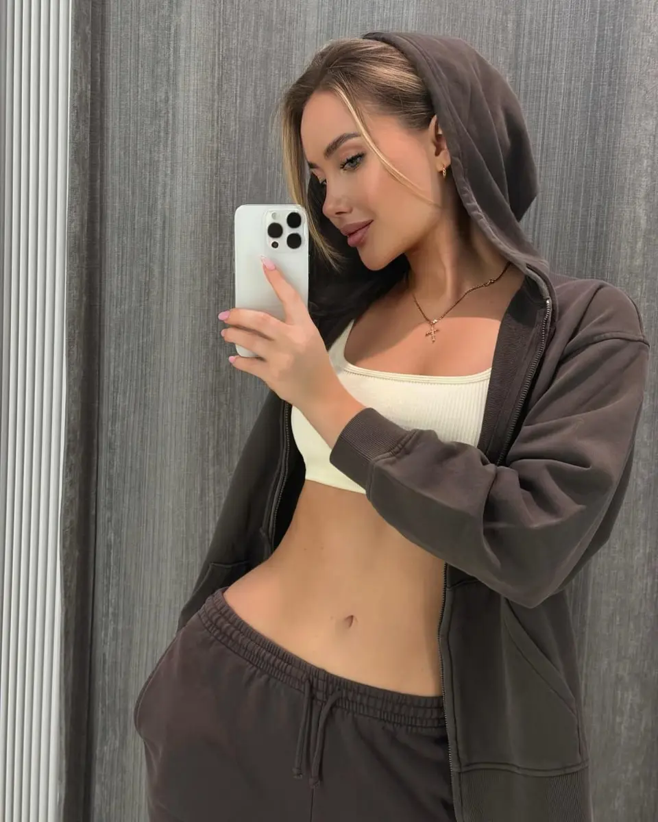 Luna escort in Dubai