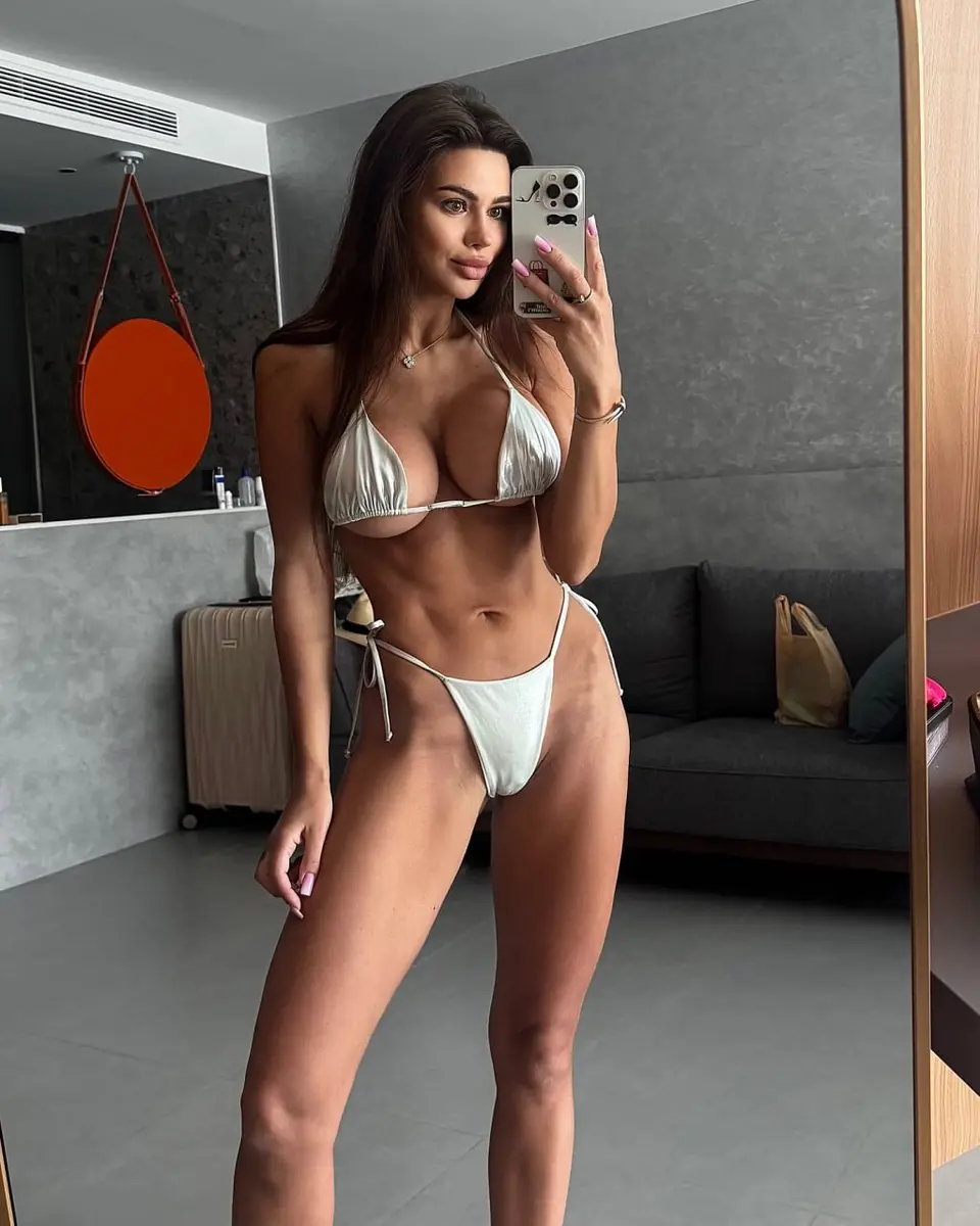 Victoria escort in Dubai