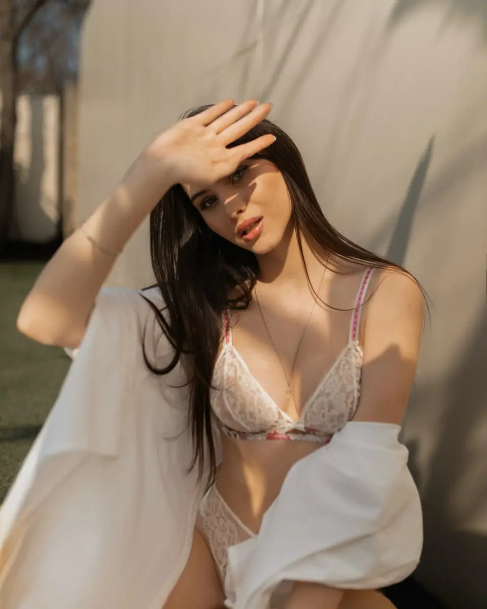 Violet escort in Dubai