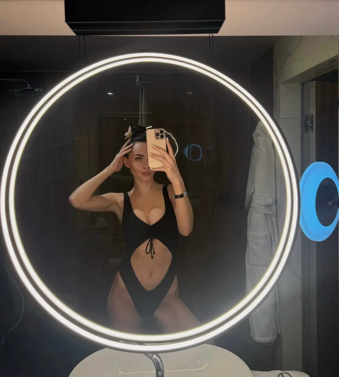 Violet escort in Dubai